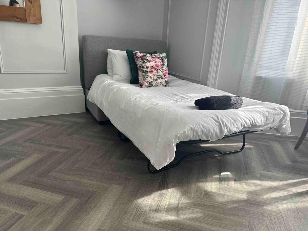 Eden House - Beach Apartments & Suites Saint Helier Room photo
