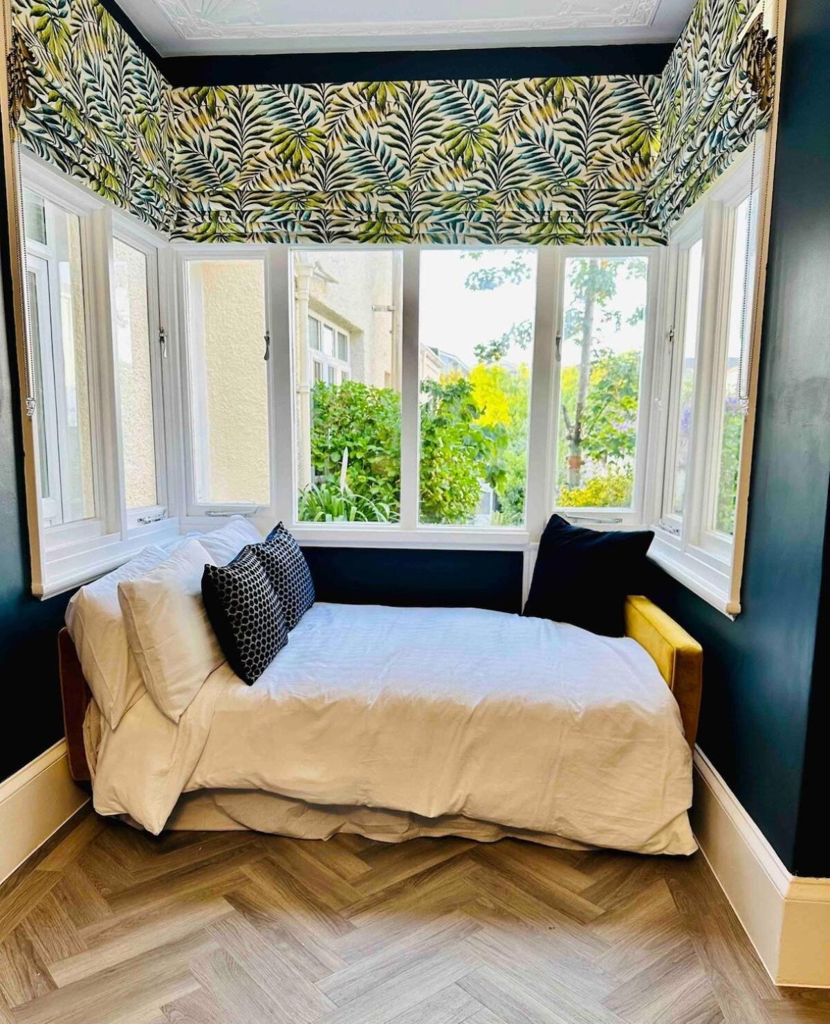 Eden House - Beach Apartments & Suites Saint Helier Room photo